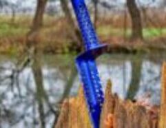 MOTLEY GRASS KNIFE - HAND DIGGER - BLUE Weight between 312-315 grams depends on the color Total length 31,5 cm – blade width 6 cm – diameter 2.5 mm Handle length 13,8 cm – handle width 2.8 cm Handguard height 7 cm Tempered steel, Heat-treated for durability Cold-pressed blade reinforcement Motley easy-grip handle with handle cover 3d hexagon unique motley laser cut design Suitable for both left and right-handed people CNC high precision sharpened Cosmetic powder coating One of the lightest knives in the world Design protected by the government and European law High-end quality manufactured in Europe Two years warranty