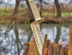 MOTLEY GRASS KNIFE - HAND DIGGER - Beige Weight between 312-315 grams depends on the color Total length 31,5 cm – blade width 6 cm – diameter 2.5 mm Handle length 13,8 cm – handle width 2.8 cm Handguard height 7 cm Tempered steel, Heat-treated for durability Cold-pressed blade reinforcement Motley easy-grip handle with handle cover 3d hexagon unique motley laser cut design Suitable for both left and right-handed people CNC high precision sharpened Cosmetic powder coating One of the lightest knives in the world Design protected by the government and European law High-end quality manufactured in Europe Two years warranty