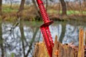 MOTLEY GRASS KNIFE - HAND DIGGER - RED Weight between 312-315 grams depends on the colour Total lenght 31,5 cm – blade width 6 cm – diameter 2.5 mm Handle lenght 13,8 cm – handle width 2.8 cm Handguard height 7 cm Tempered steel, Heat-treated for durability Cold-pressed blade reinforcement Motley easy-grip handle with handle cover 3d hexagon unique motley laser cut design Suitable for both left and right-handed people CNC high precision sharpened Cosmetic powder coating One of the lightest knives in the world Design protected by the government and European law High-end quality manufactured in Europe Two years warranty by EU law, please look at our website