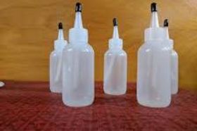 Standard Snuffer Bottle 4 Ounce Snuffer Bottle The "SNUFFER BOTTLE" acts as a hand-held vacuum sucking the gold out of your pan when the plastic bottle is squeezed and released. Your gold is safely stored until you want to remove it from the bottle. About 6 inches tall. #-5001