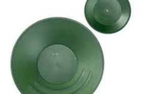 Archer 14" Green Plastic Gold Pan - Made in the USA Archer 14" Green Plastic Gold Pan - Made in the USA The ARCHER 14 inch gold pans offer superior performance for the beginner or most experienced gold panner. This pan is perfectly suited for separating gold and black sand. It features a 14" diameter, molded edges for finger grip, convenient side ridges, and a unique designed sides. One is rough and the other is smooth for varied panning techniques. Constructed of durable hard plastic. Made in the U.S.A!