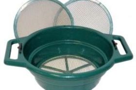 Cyclone Gold Sieves Product Details The Cyclone Sieve comes equipped with snap in screen which allows you to carry one very high quality sieve with a variety of mesh for every application and includes 3 sieves, a 2 mesh, 4 mesh and 12 mesh. Dual handles make it ideal for easy transportation and robust agitation during classifying. Equipped with speed notches that allow it to be rotated on top of a bucket with lower friction and longer life.